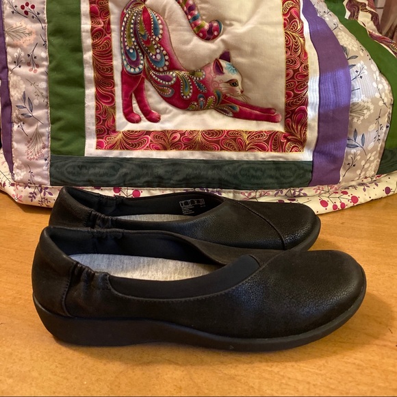 clarks women's cloudsteppers sillian jetay flat